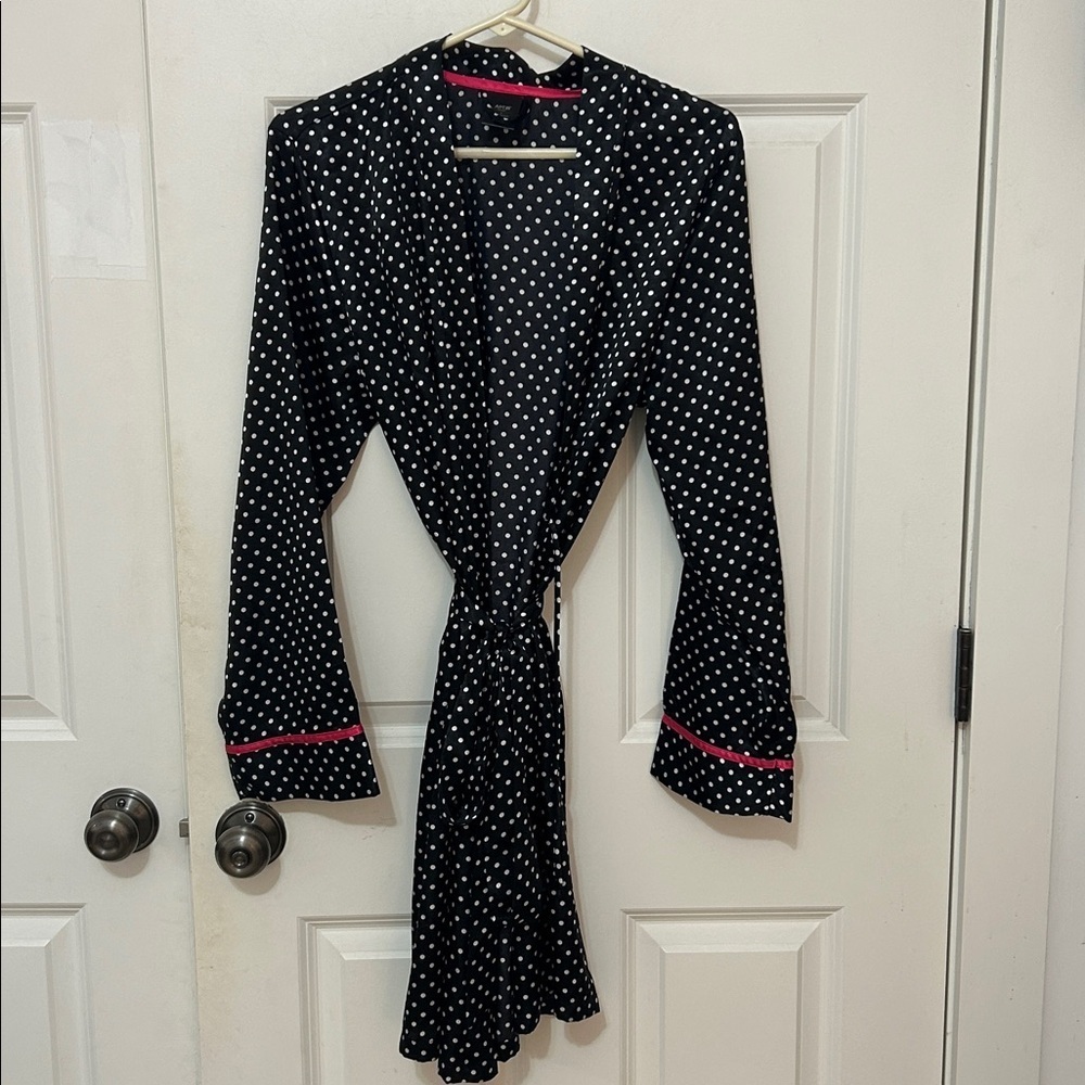 Apt 9 black and white polkadot robe size large satin like feel with belt